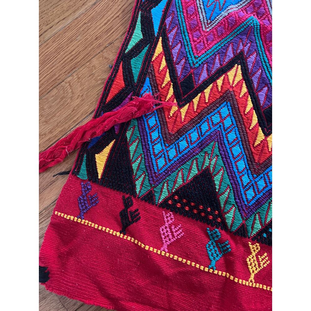 Vintage Guatemalan Handwoven Rug / Wall Hanging / Textile in Geometric Pattern - Picture 4 of 10